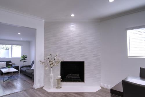 Stylish 3BR, 2BA Home , Sleeps 8 - King Bed, Firepit, Near Universal, SoFi photo 14