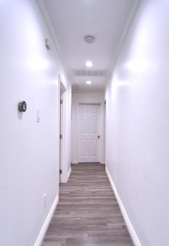 Stylish 3BR, 2BA Home , Sleeps 8 - King Bed, Firepit, Near Universal, SoFi photo 33