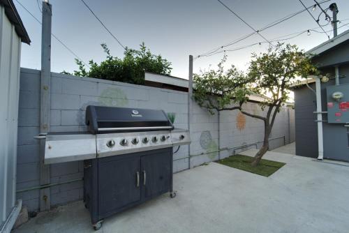 Stylish 3BR, 2BA Home , Sleeps 8 - King Bed, Firepit, Near Universal, SoFi photo 61