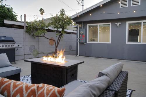 Stylish 3BR, 2BA Home , Sleeps 8 - King Bed, Firepit, Near Universal, SoFi photo 60
