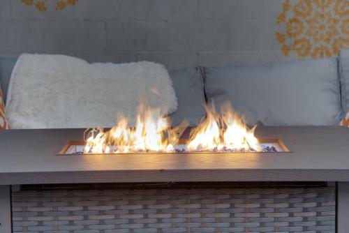 Stylish 3BR, 2BA Home , Sleeps 8 - King Bed, Firepit, Near Universal, SoFi photo 54