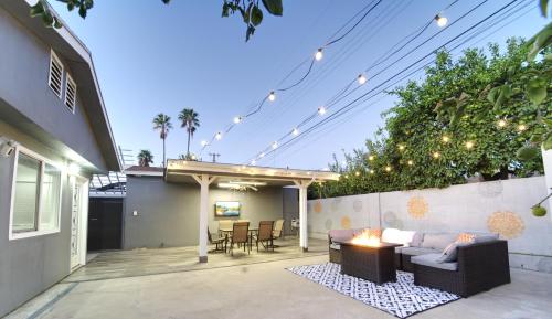 Stylish 3BR, 2BA Home , Sleeps 8 - King Bed, Firepit, Near Universal, SoFi photo 49
