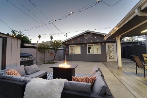 Stylish 3BR, 2BA Home , Sleeps 8 - King Bed, Firepit, Near Universal, SoFi photo 47