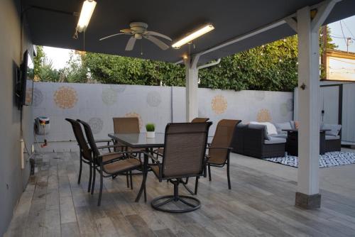 Stylish 3BR, 2BA Home , Sleeps 8 - King Bed, Firepit, Near Universal, SoFi photo 57