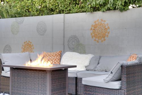 Stylish 3BR, 2BA Home , Sleeps 8 - King Bed, Firepit, Near Universal, SoFi photo 55
