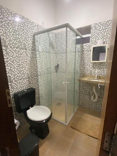 Koupelna v ubytování Casa com piscina no Centro de Lucena