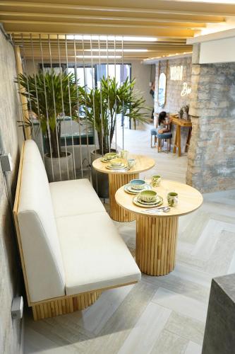 a restaurant with two tables and two chairs at Zentrico Boutique in Pereira