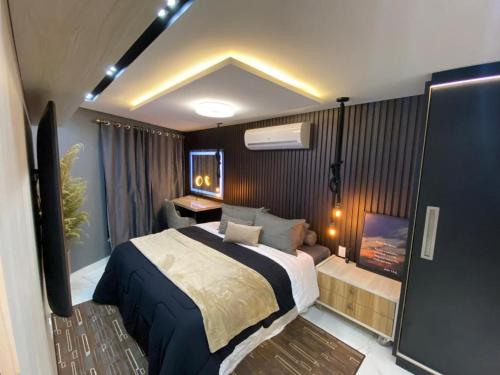 a bedroom with a large bed in a room at Apartamento de luxo na Beira Mar in Fortaleza