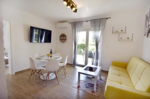 Family-friendly apartments with swimming pool Cepljani, Umag - 23565