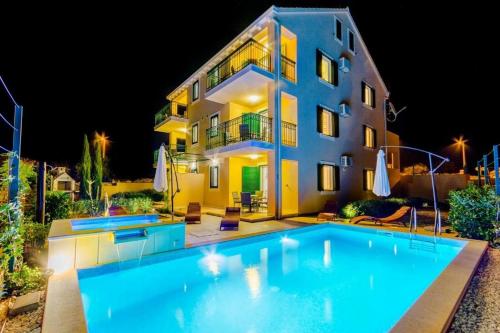 Family-friendly apartments with swimming pool Milna, Brac - 22122