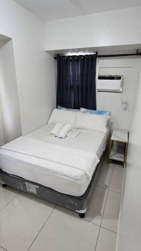 a small bedroom with a bed in a room at 1BR T2 with Balcony Panoramic View at Horizons 101 in Cebu City