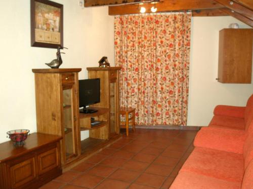 TV a/nebo společenská místnost v ubytování Apartamentos Ca de Marti