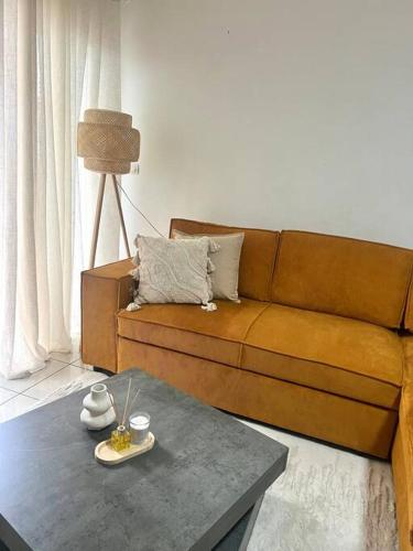 a living room with a couch and a coffee table at Beau T2 en Rez de jardin in Saint-Denis