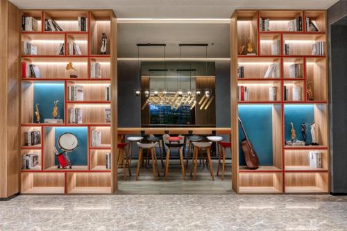 a dining room with a table and some shelves at ibis Dongguan Dongcheng in Dongguan