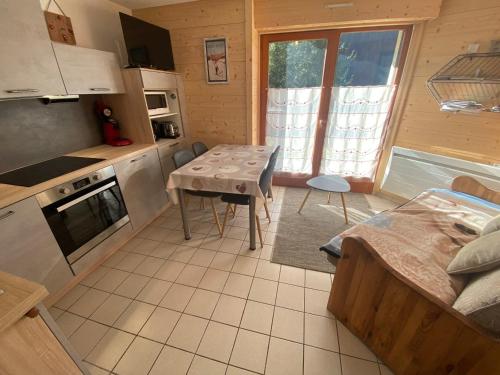 Charmant appartement à Châtel, 4 pers, parking privé, terrasse, proche centre - FR-1-693-115