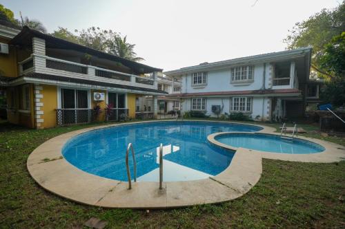 Bazén v ubytování 1 BHK Near Varca Beach nebo v jeho okolí