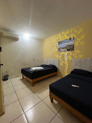 Una cama o camas en una habitación de Hotel Perla Mazatlan