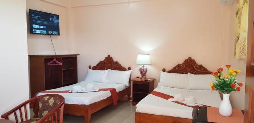 Ένα ή περισσότερα κρεβάτια σε δωμάτιο στο Queenslander Hotel and Restaurant