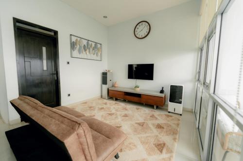 a living room with a couch and a tv at Akhtar Guest House Near Situ Gede in Tasikmalaya