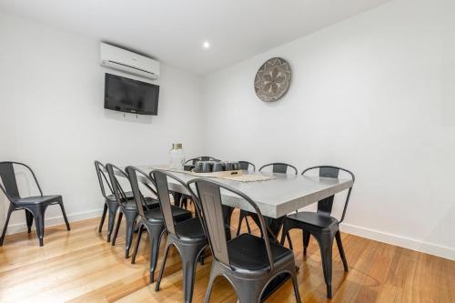 TV a/nebo společenská místnost v ubytování Ozi House Drummond