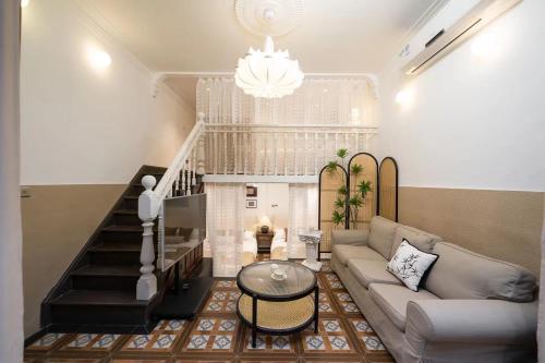 a living room with a couch and a chandelier at Tonight Homestay West Nanjing Road Shanghai in Shanghai