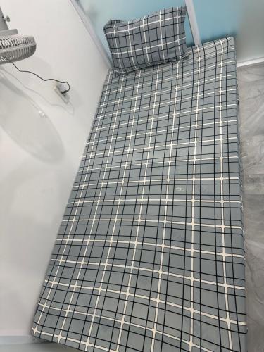 Ένα ή περισσότερα κρεβάτια σε δωμάτιο στο Hostel Nhà Nghỉ Bằng Lăng Tím