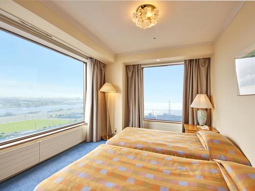 Postel nebo postele na pokoji v ubytování Kushiro Prince Hotel