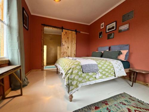 Ένα ή περισσότερα κρεβάτια σε δωμάτιο στο ElSueño Mountain Retreat with hot tub and indoor fire place
