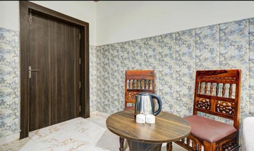 Ένα ή περισσότερα κρεβάτια σε δωμάτιο στο The Royal Galaxy - Hotel in Fateh Sagar Rd