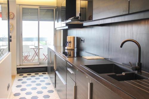 Photo de la galerie de l'établissement Skyscrapers with balcony and overlooking Paris, à Paris