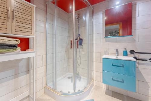 a bathroom with a shower and a sink at La Promesse des Saisons - Jardin et parking privé in Cersay