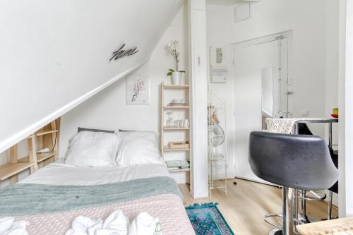 Postel nebo postele na pokoji v ubytování Studio Home Blanc - Au coeur de Vincennes