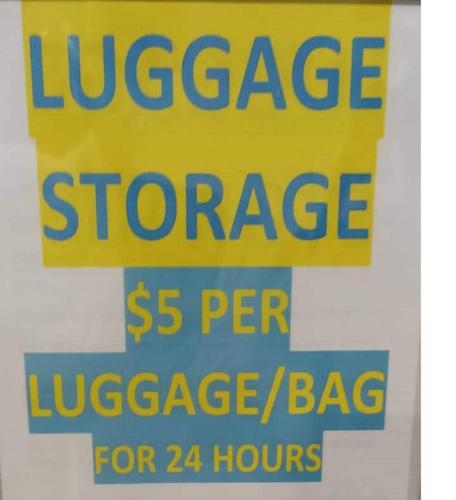 a sign that readsuggage storage peruggage bag for hours at A Cozy Studio at Waikiki in Honolulu