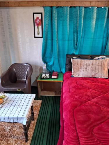 Ein Sitzbereich in der Unterkunft Conifer view guest house