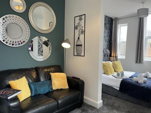 Posezení v ubytování Modern 1 bed studios for comfy stay in Preston