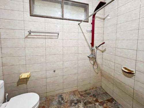 Koupelna v ubytování Large Villa Ciater 3BR near Sariater by 2ndHome