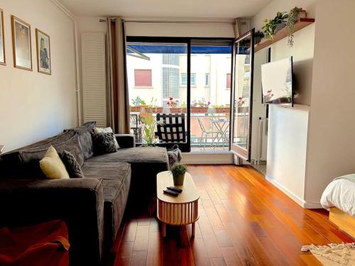 Apartment with Terrace near Parc Des Princes Stadium in 16th arr in Paris