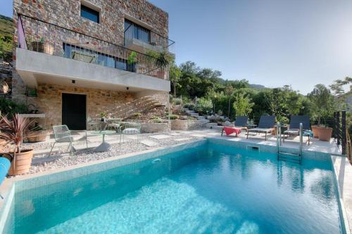 Bazén v ubytovaní Pool Villa Rogac alebo v jeho blízkosti