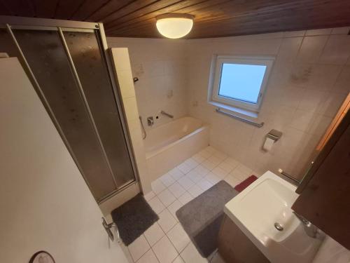 Photo de la galerie de l'établissement Ferienwohnungen Wunderburg, à Gmunden