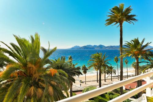 LA BELLE VUE mer avec joli balcon et parking, à côté des plages et du centre-ville