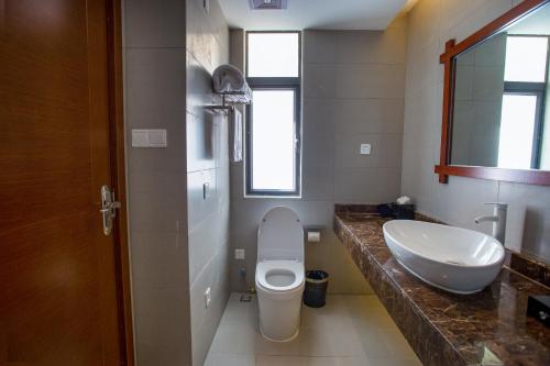 Ένα μπάνιο στο The Q Hotel & Suite Vientiane 万象Q套房酒店