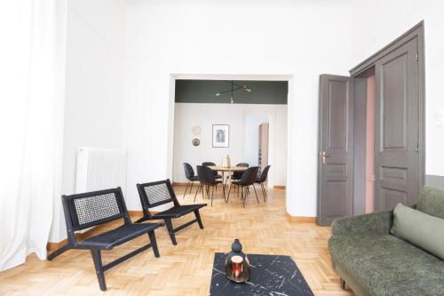 Vintage Acropolis Retreat Charming 3-Bdrm in Koukaki