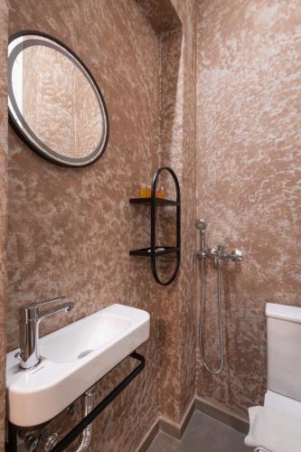 Vintage Acropolis Retreat Charming 3-Bdrm in Koukaki