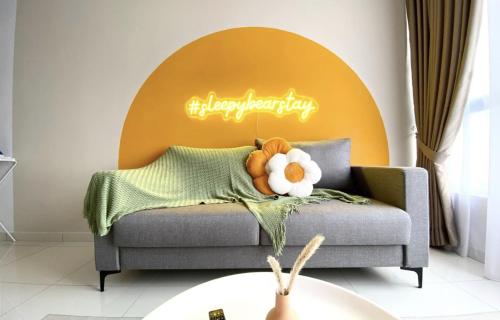 Zona de estar de Gaia Residence, Gamuda Gardens Rawang by Sleepy Bear