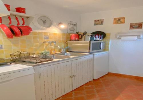 Dapur atau dapur kecil di Moulin de caractère, piscine