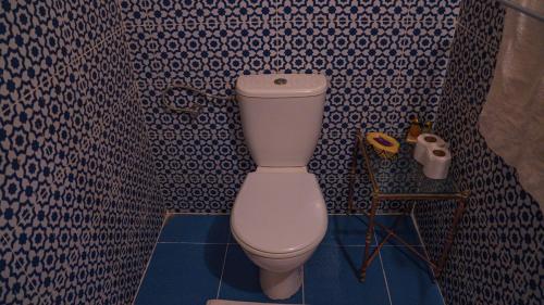Bilik mandi di Riad le Petit Jardin