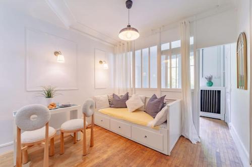 Central, calme avec parking