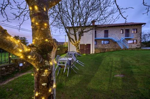 a tree with lights on it in a yard at Casa del Pozo in Santillana del Mar