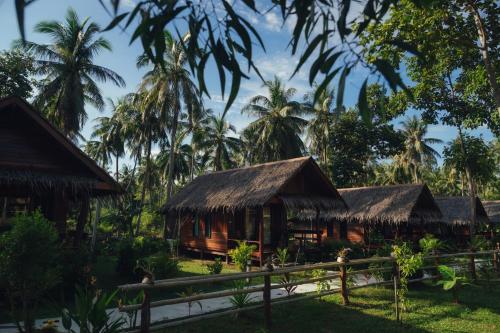 Taman di luar COCO Canopy Boutique Resort