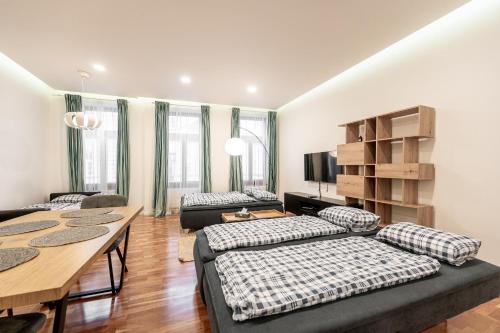 Кровать или кровати в номере Masiarska Apartment 3 best Adress in City Center Kosice